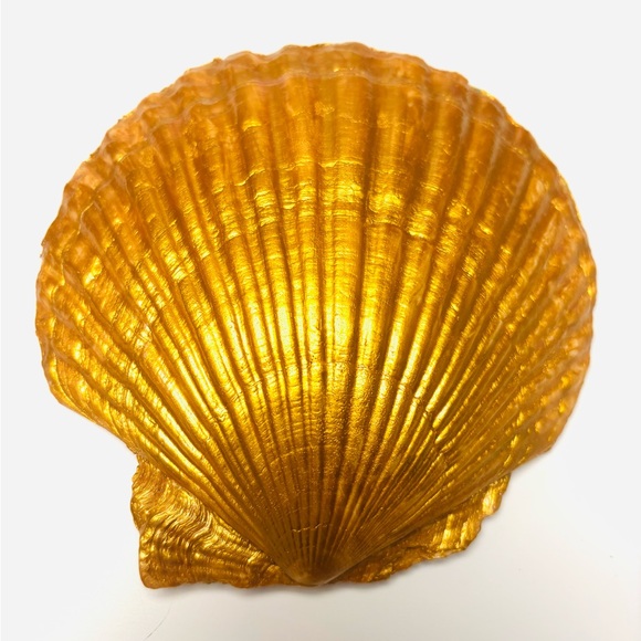 Handcrafted shell ring dish with green w/white hibiscus floral decoupage design. - Picture 5 of 6